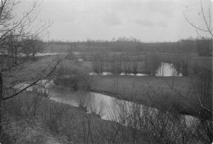 Schanze bei Niedergurig. Abschnittswall mit Pallisadenführung an der Wasserseite. : Hrodźišćo pola Delneje Hórki