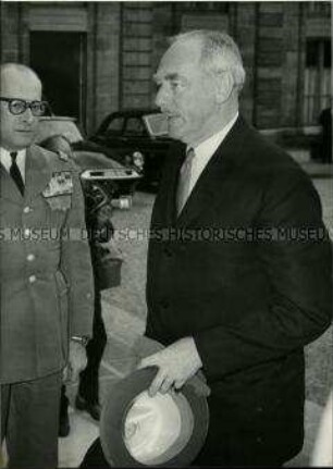Dean Acheson trifft sich zu Gesprächen mit Charles de Gaulle in Paris