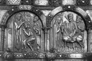 Elisabethschrein — Kreuzseite — 2. Dachrelief von links: Kreuzfahrer bringen Elisabeth den Ring ihres verstorbenen Gemahls
