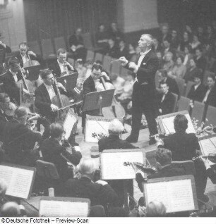 Konzert des Gewandhausorchesters Leipzig unter Leitung von Václav Neumann (A. Dvorak, Slawische Tänze)