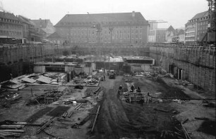 Freiburg: Großbaustelle der Tiefgarage am Karlsplatz