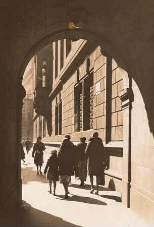 Dresden-Altstadt. Durchgang vom Georgentor in die Schloßstraße