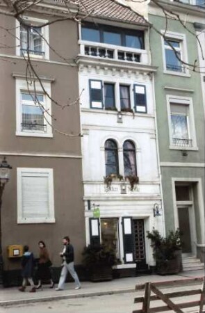Baden-Baden: Schmales Haus