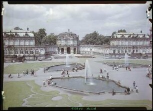 Dresden. Zwingerhof mit Wallpavillon