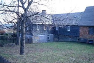 kleinerer Hof mit Garten