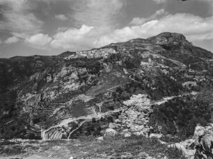 Felsennest : Auf den Bergen gelegenes Dorf bei Taormina
