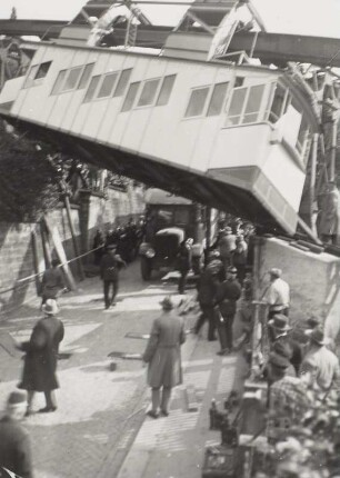 Unfall, Schwebebahn und LKW, Dresden