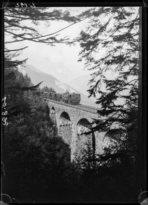 Österreich, Steiermark. Viadukt mit Präbichl-Bahn (Erzbergbahn)