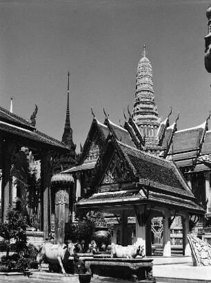 Reisefotos Thailand. Bangkok. Großer Palast (1782 begonnen). Innenhof mit Blick zum Chakri Maha Prasat (1882)