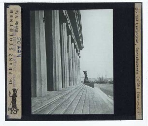 St. Petersburg, Staatliche Bergbau-Universität : Kolonnade und Treppe des Portikus