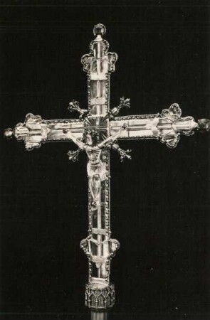 Kruzifix : Kruzifix aus Bergkristall, Silber vergoldet, H. 66,5cm, 2. H. 15. Jh.