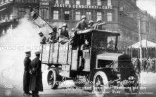 Wagen mit bewaffneten Freikorpssoldaten in Berlin während des Kapp-Putsches