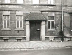 Wurzen, Friedrich-Ebert-Straße 7. Wohnhaus (ab 1890). Fenster und Haustür