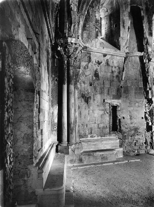Castel del Monte. Burg (um 1240/um 1250). Inneres. Kamin im Obergeschoss