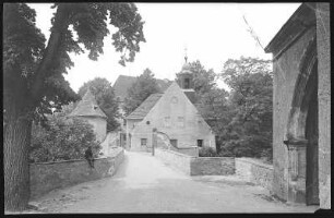Mutschen. Schlosseingang