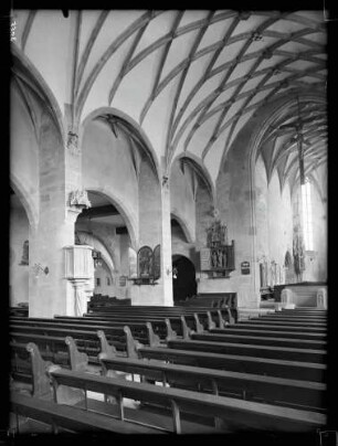Kirche; Schiff innen gegen Nordosten