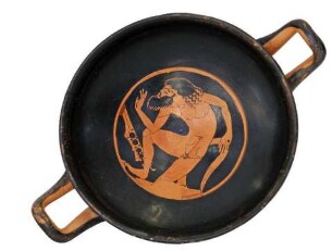 Kniender, erschrockener Satyr