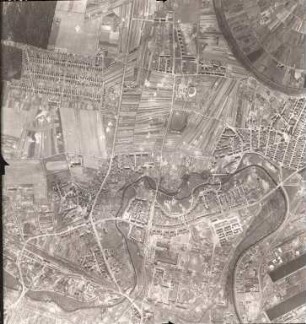 Amerikanische Luftbildaufnahmen von Kriegszerstörungen. Ausrichtung nach Südwesten. Grünwinkel / Daxlanden