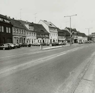 Peitz. Hauptstraße : Peitz, Hauptstraße. Wohn- und Geschäftshäuser der Westseite (von Südosten)