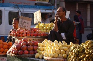 Luxor - Basarhändler : Basarhändler in Luxor, aufgenommen 2006
