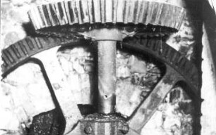 Bernsdorf-Großgrabe. Forstmühle, Inneres, Getriebe, um 1963/65 (Bildersammlung Hubertus Boden, Klipphausen)