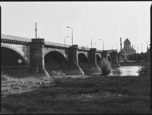 Dresden-Altstadt. Marienbrücke vor der der Sanierung, Blick über die Elbe zur Yenidze