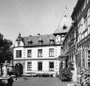 Villa und Remise; Idstein, Marktplatz 6