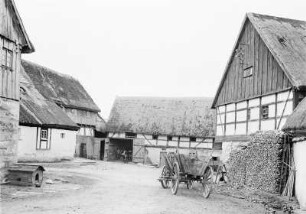 Caseritz (obersorbisch: Kozarcy) bei Crostwitz. Altes wendisches Gehöft. Blick von Osten in den Hof