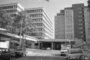 Bau von 125 Eigentumswohnungen auf dem Gelände der ehemaligen Gaststätte "Zum Felseneck" längs der Kriegsstraße und Gartenstraße durch die Baugemeinschaft Gutmann/Häberle/Mura