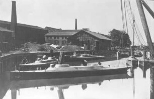 Schiffswerft F. Schichau GmbH . Torpedoboote (im Bau) für die Kaiserlich Russische Marine. Blick auf Werftanlagen und werfteigenes Hafenbecken : Elbing. Schiffswerft F. Schichau GmbH . Torpedoboote (im Bau) für die Kaiserlich Russische Marine. Blick auf Werftanlagen und werfteigenes Hafenbecken