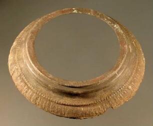 Standring eines Gefäßes, mit Eierstab