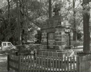 Denkmal für die Gefallenen des 1. Weltkrieges : Denkmal für die Gefallenen des 1. Weltkrieges. Stein (nach 1918). Belgern-Schildau-Kobershain