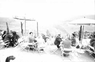 Langenburg: Rosenterrasse des Schlosses mit Blick in das Jagsttal