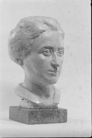 Modell zur Büste von Rosa Luxemburg : Modell zur Büste von Rosa Luxemburg. Gips (vor 1957; W. Arnold)