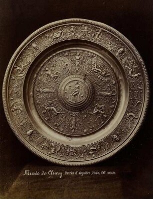 Musée de Cluny. Bassin d´aiguière, étain, XVI.e siècle
