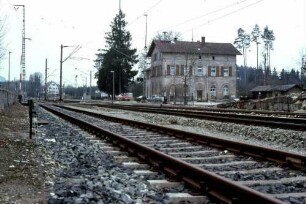 Goldshöfe Empfangsgebäude Bahnsteig Bahnübergang