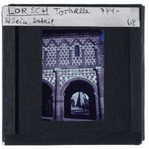 Lorsch, Torhalle : Detailansicht Westfassade