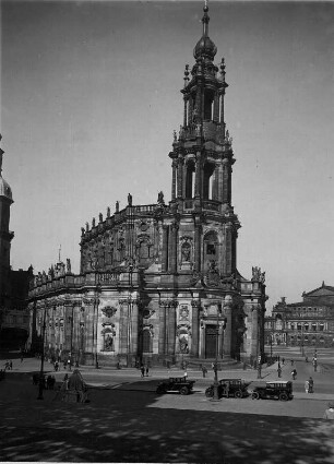 Dresden, Hofkirche : Dresden-Altstadt. Schloßplatz. Ansicht der, von 1739 bis 1755 im Stil des Barocks errichteten, katholischen Hofkirche