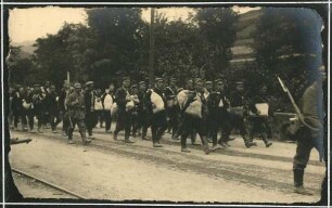 Erster Weltkrieg - "Aus den Stellungskriegen in den Vogesen". Schirmeck, Département Bas-Rhin; von der Arbeit zurückkehrende Russen
