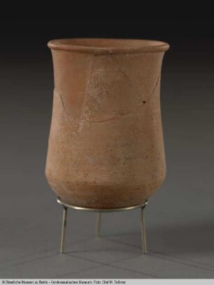 Konkaver Becher