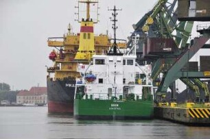 Kohle-Hafen : Schiffe liegen im Kohle-Hafen. Aufgenommen am 8. Juli 2009 in Gdansk (Danzig)