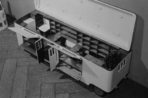Ausstellung:"Technik im Wandel", Modell einer mobilen Verkaufseinrichtung