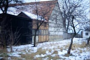 Gartenland mit Obstbäumen, Wirtschaftsgebäude