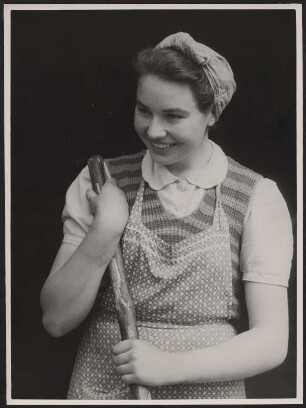 Frau in Schürze