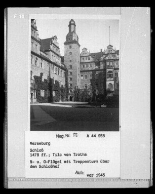 Merseburg, Schloss, Nord- und Ostflügel mit Treppenturm, Ansicht über den Schlosshof