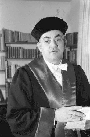 Freiburg: Wohnung; Prof. Dr. Horst Ehmke; Portrait im Talar