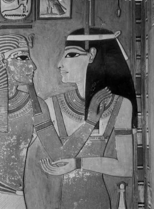 Die Westgöttin (Hathor?) umarmt König Haremhab