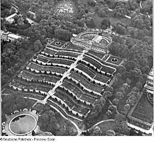Potsdam. Schloss Sanssouci. Luftbildaufnahme