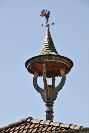 Tiroler Dachreiter : Blick auf einen typischen Tiroler Dachreiter mit Glöckchen. Aufgenommen am 25. Mai 2009 in Hintertux (Tirol). Foto Uwe Gerig