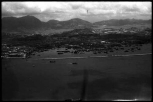 Hongkong: Anflug auf Hongkong mit Blick auf das Gebirge